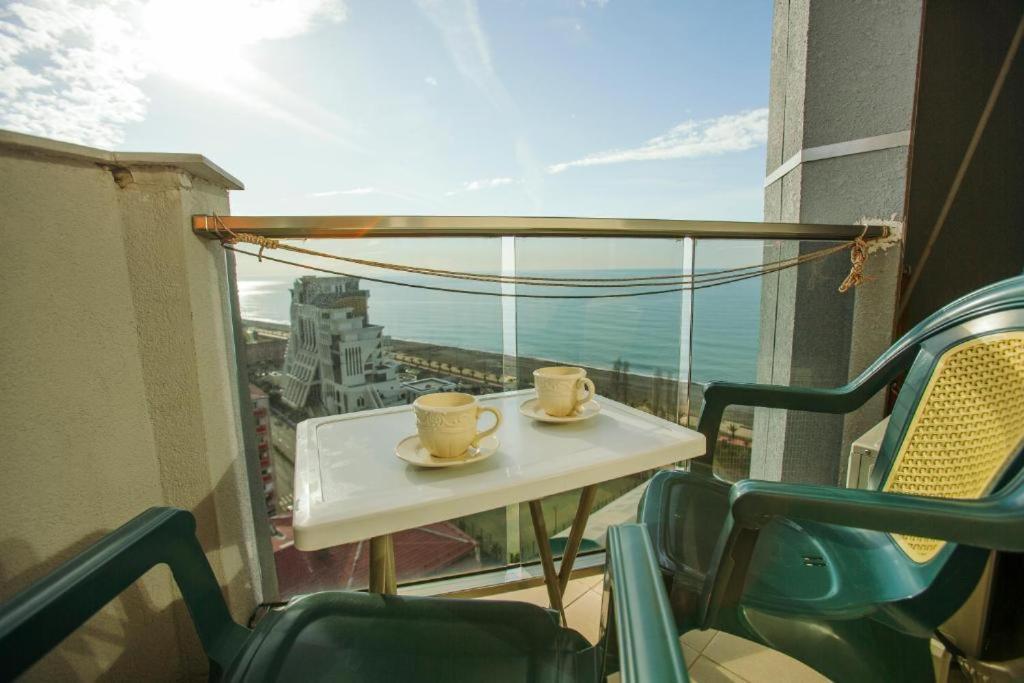 Luxury Apartments Batumi Bagian luar foto