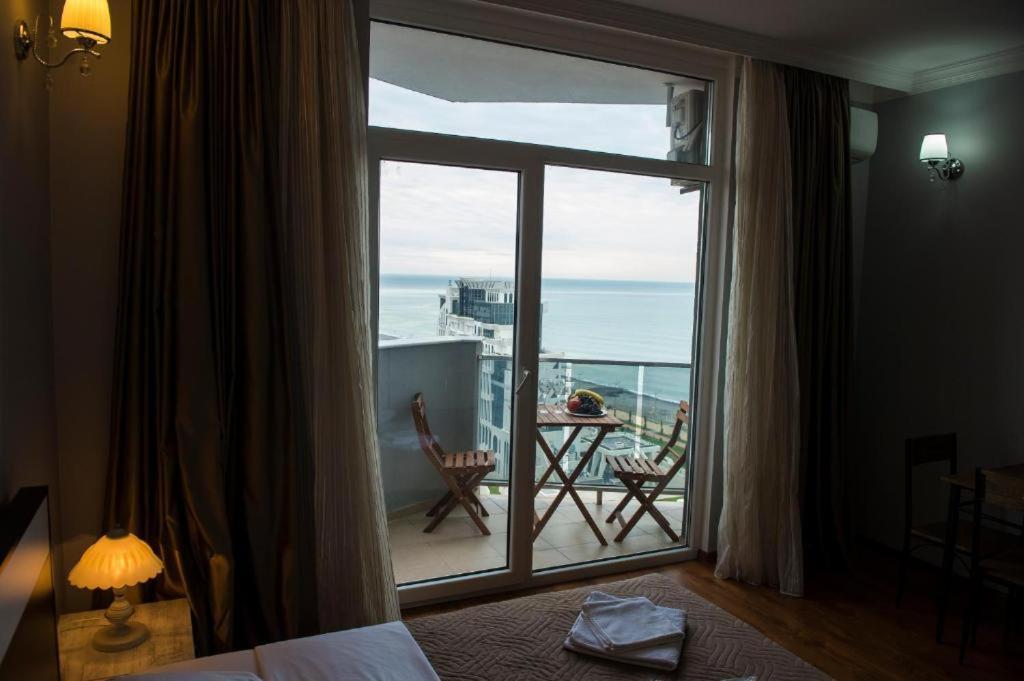 Luxury Apartments Batumi Bagian luar foto