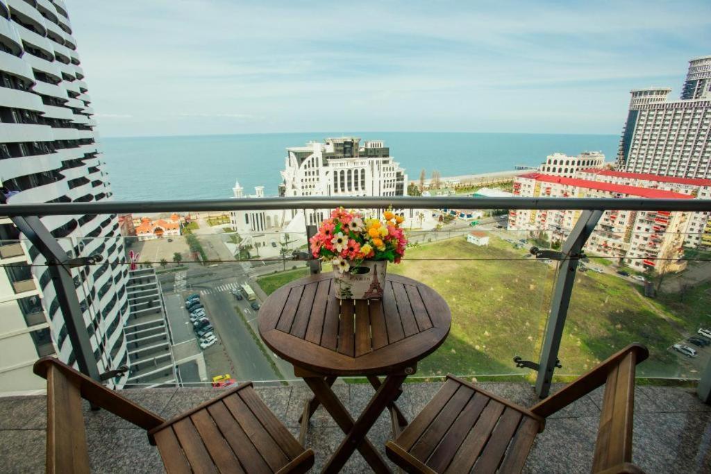 Luxury Apartments Batumi Bagian luar foto