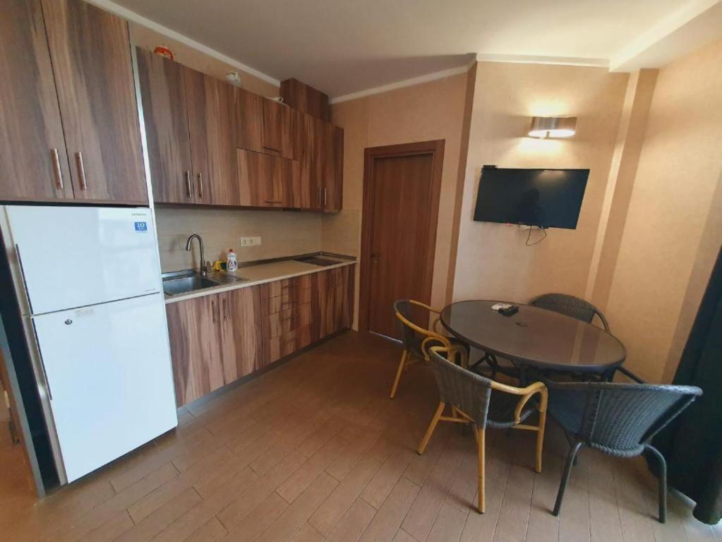 Luxury Apartments Batumi Bagian luar foto