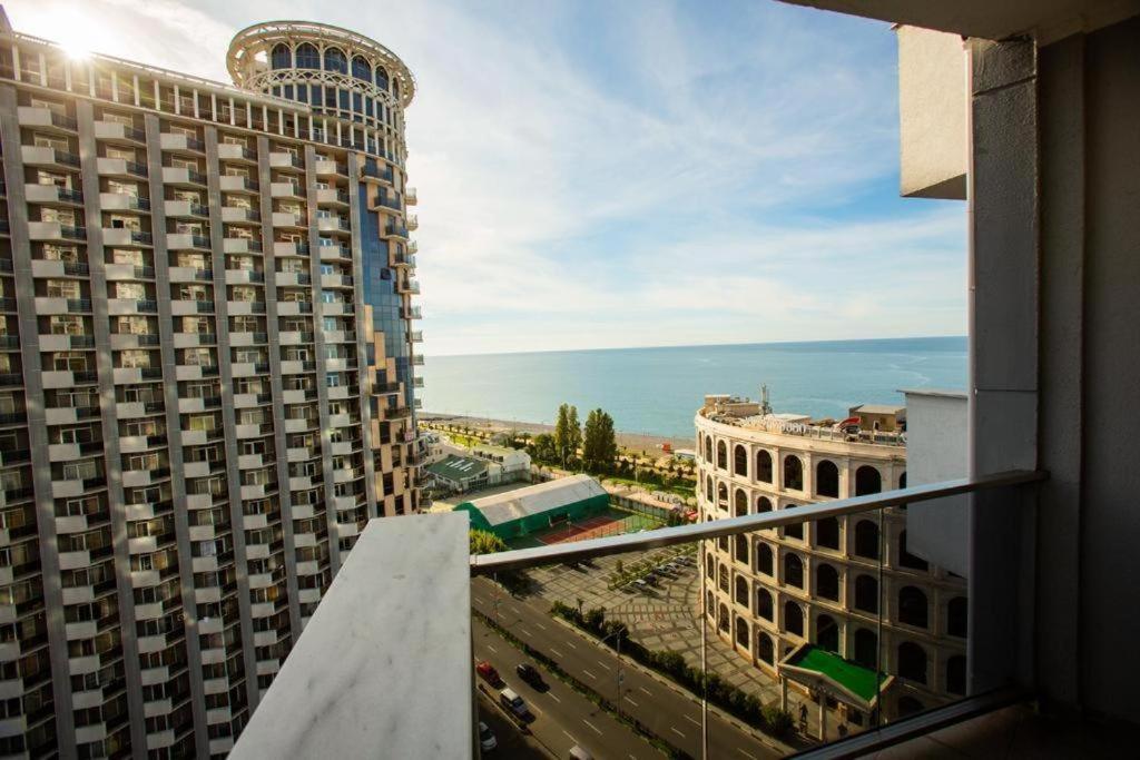 Luxury Apartments Batumi Bagian luar foto