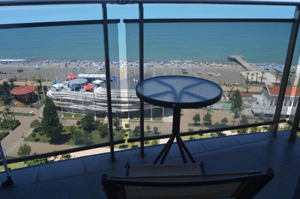Luxury Apartments Batumi Bagian luar foto